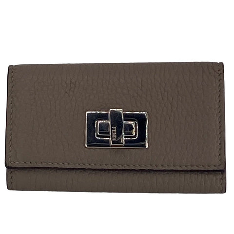 【中古】 Fendi フェンディ セレリア ピーカブー 6連キーケース 8AP159 レザー ベージュ 23026061 AS 【中古】 Fendi フェンディ セレリア ピーカブー 6連キーケース 8AP159 レザー ベージュ 23026061 AS