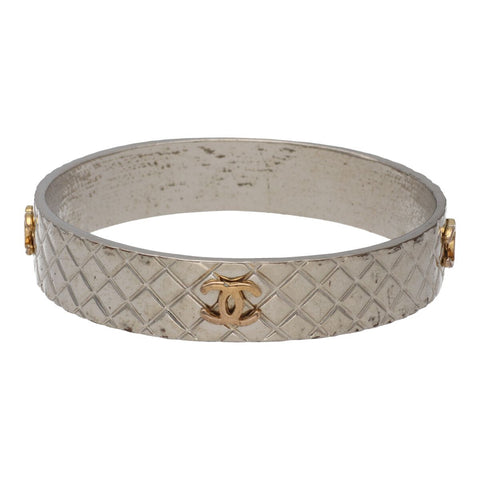 【中古】 CHANEL シャネル マトラッセ ココマーク バングル 98P シルバー ゴールド キルティング キルテッド ブレスレット 23029403 RS 【中古】 CHANEL シャネル マトラッセ ココマーク バングル 98P シルバー ゴールド キルティング キルテッド ブレスレット 23029403 RS