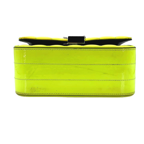 【中古】 Saint Laurent サンローラン ヴィキ スモール チェーンショルダーバッグ 538439 YSL ロゴ パテントレザー 蛍光イエロー レディース 23040760 AO 【中古】 Saint Laurent サンローラン ヴィキ スモール チェーンショルダーバッグ 538439 YSL ロゴ パテントレザー 蛍光イエロー レディース 23040760 AO