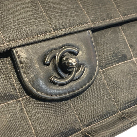 【中古】 CHANEL シャネル  ショルダーバッグ ニュートラベル  チョコバー チェーンショルダー ナイロン 22009962 AK