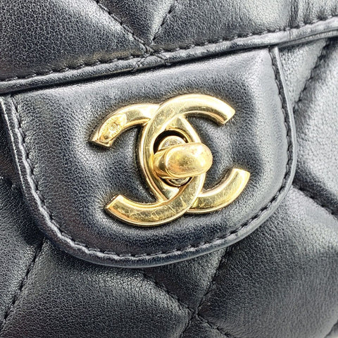 【中古】 CHANEL シャネル  ショルダーバッグ マトラッセ20 カーフスキン G金具 22028975 AK